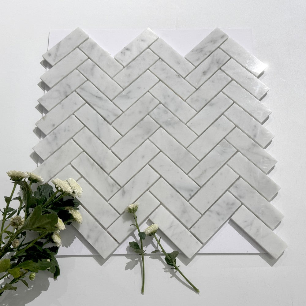 Mosaïque Marbre – Chevron élégant pour dosseret & salle de bain