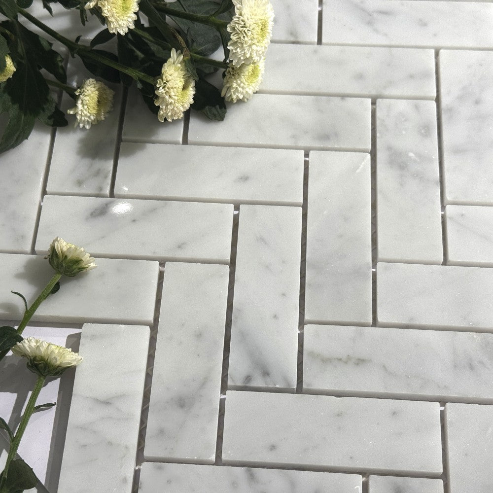 Mosaïque Marbre – Chevron élégant pour dosseret & salle de bain